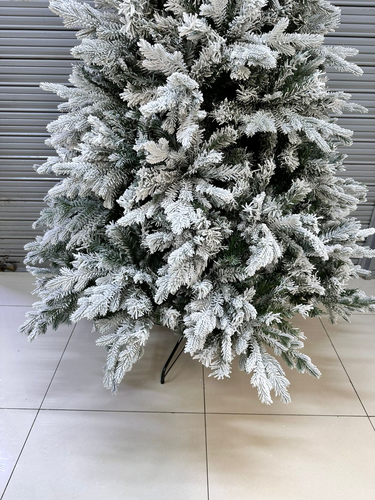🎄 Pino Americano Nevado Artificial 2.10 m – Sistema de Bisagras (3 Cuerpos)